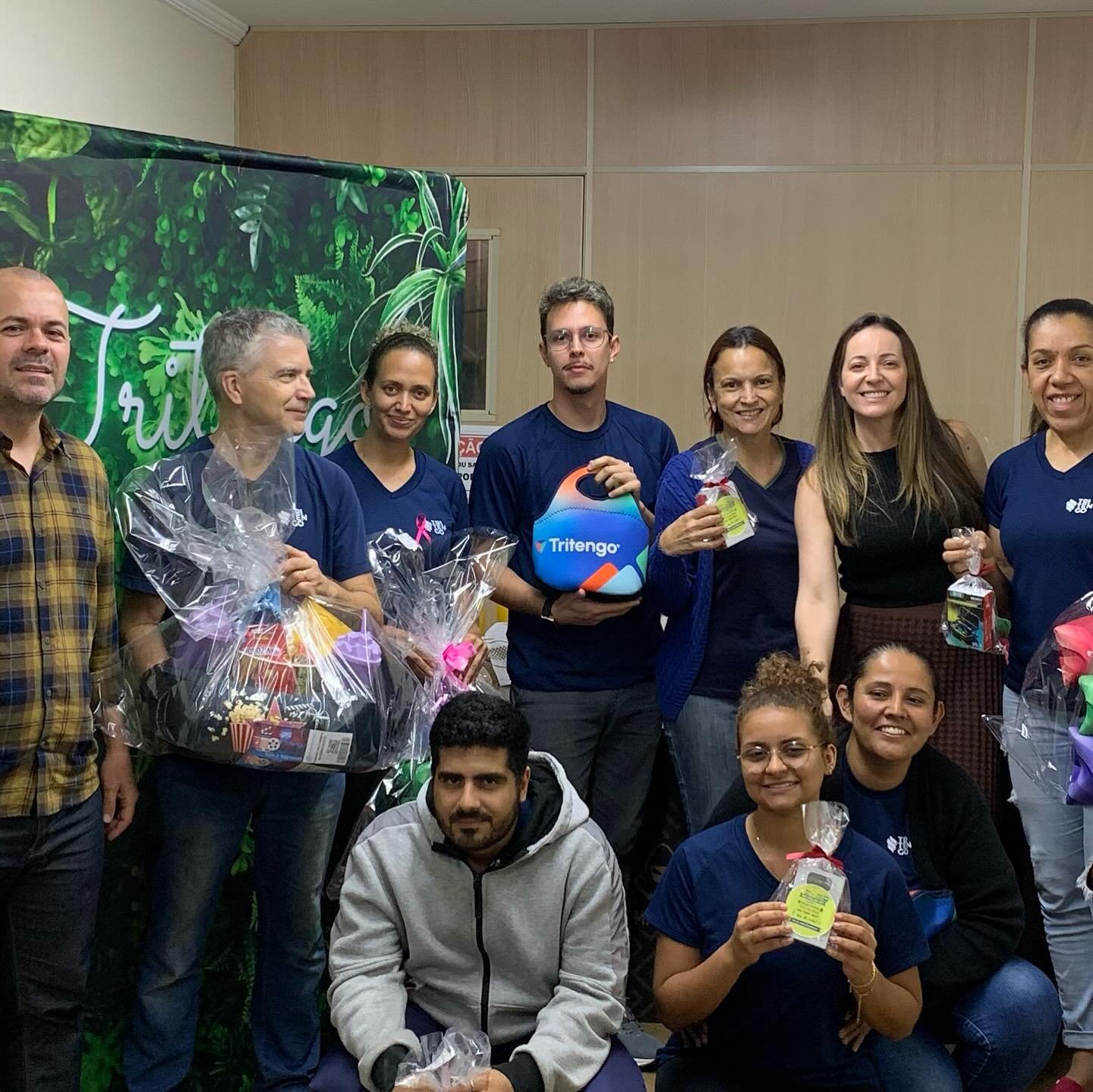 Momentos que fortalecem quem somos c🧡 💚🩵

Momentos da nossa reunião mensal, onde aproveitamos para reforçar nossa Cultura e Valores. 
Reconhecemos conquistas, celebramos entregas e reforçamos o que acreditamos.

Aqui, valores não são apenas palavras, são atitudes vividas todos os dias.

“Sozinhos fazemos o possível. Juntos, fazemos o extraordinário.”

Recarregados para o fim do ano 🎯