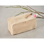 92324-SEYCHELLES.-Bolsa-de-cosmeticos-em-juco-mistura-de-algodao-e-juta-260gm²-em-juco-com-interior-forrado-em-70-algodao-reciclado-e-30-poliester-reciclado-3